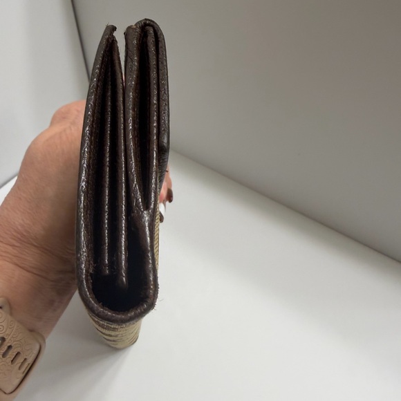 Gucci Beige and Brown Monogram Wallet - Picture 3 of 10